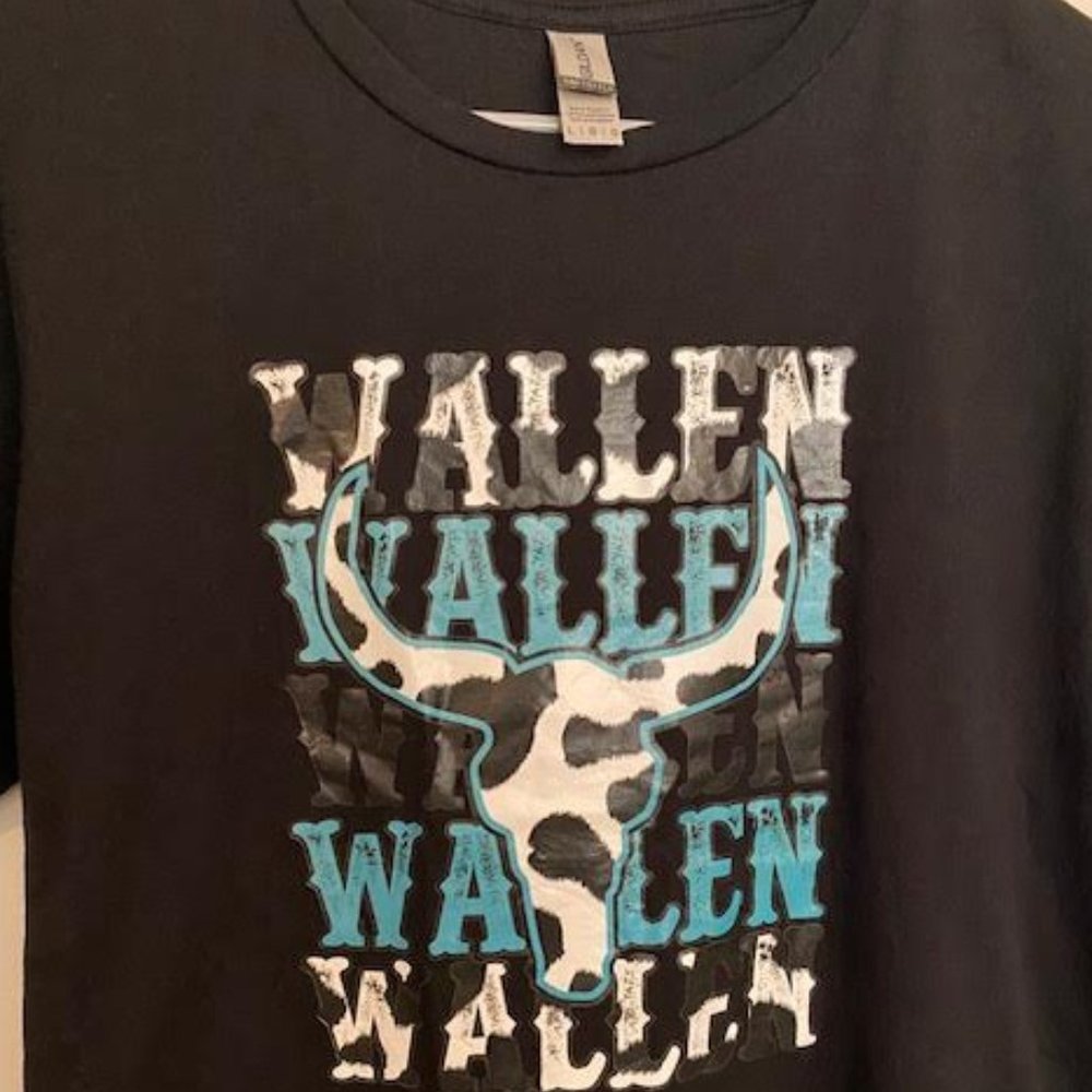 Like New - Wallen Tshirt - Size L